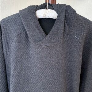 Men’s Lululemon textured mid weight hoodie.